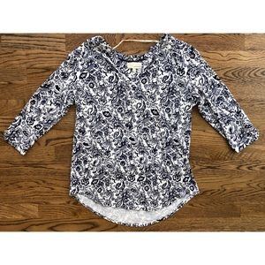 🌹Dept 222 navy and white design blouse!🌹